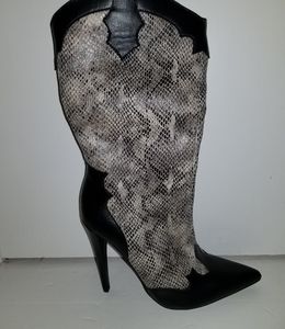 Snakeskin boot NWOB